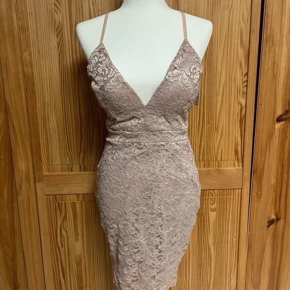 Winsor For the Love of Lace Medium Dress - Picture 4 of 6